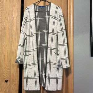 Knee length white and gray plaid sweater. Apt 9 size XL